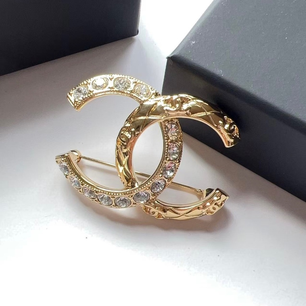 Chanel Brooch CC Crystal Golden 2025